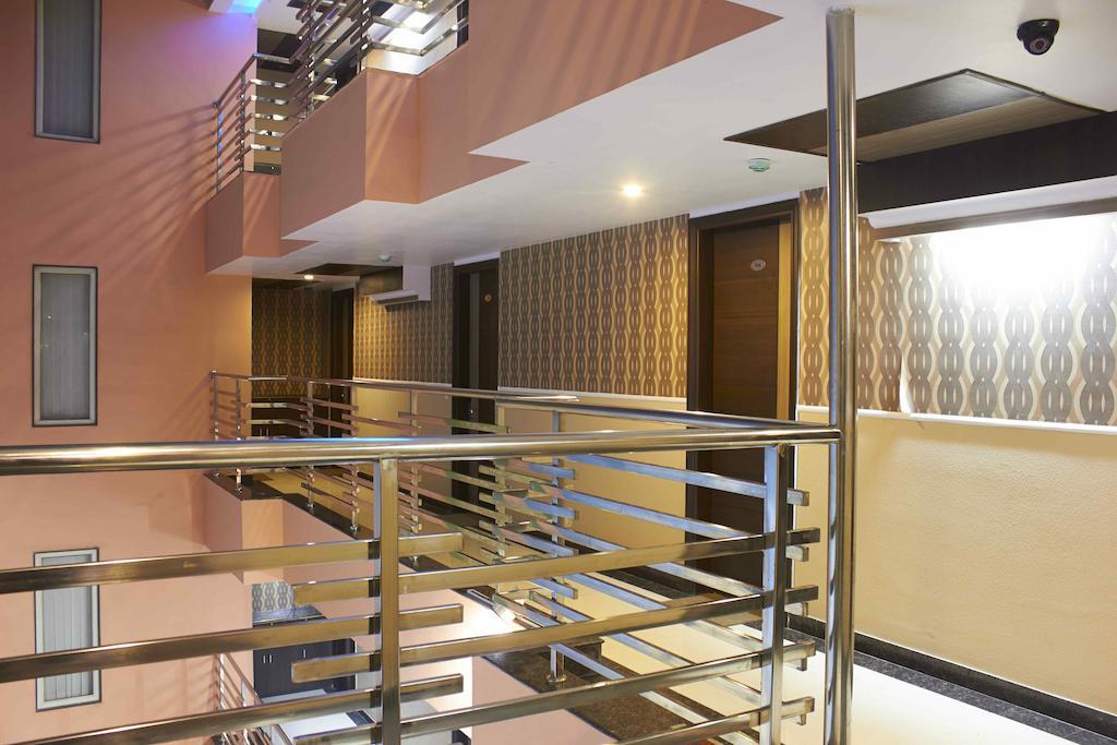 Hotel Waterfall Δελχί Εξωτερικό φωτογραφία