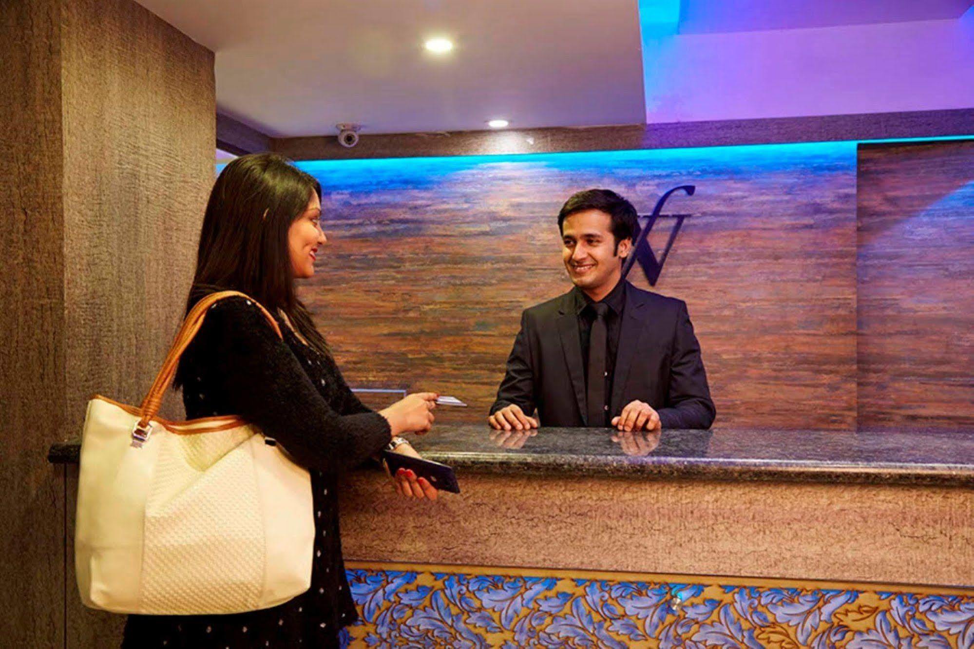 Hotel Waterfall Δελχί Εξωτερικό φωτογραφία