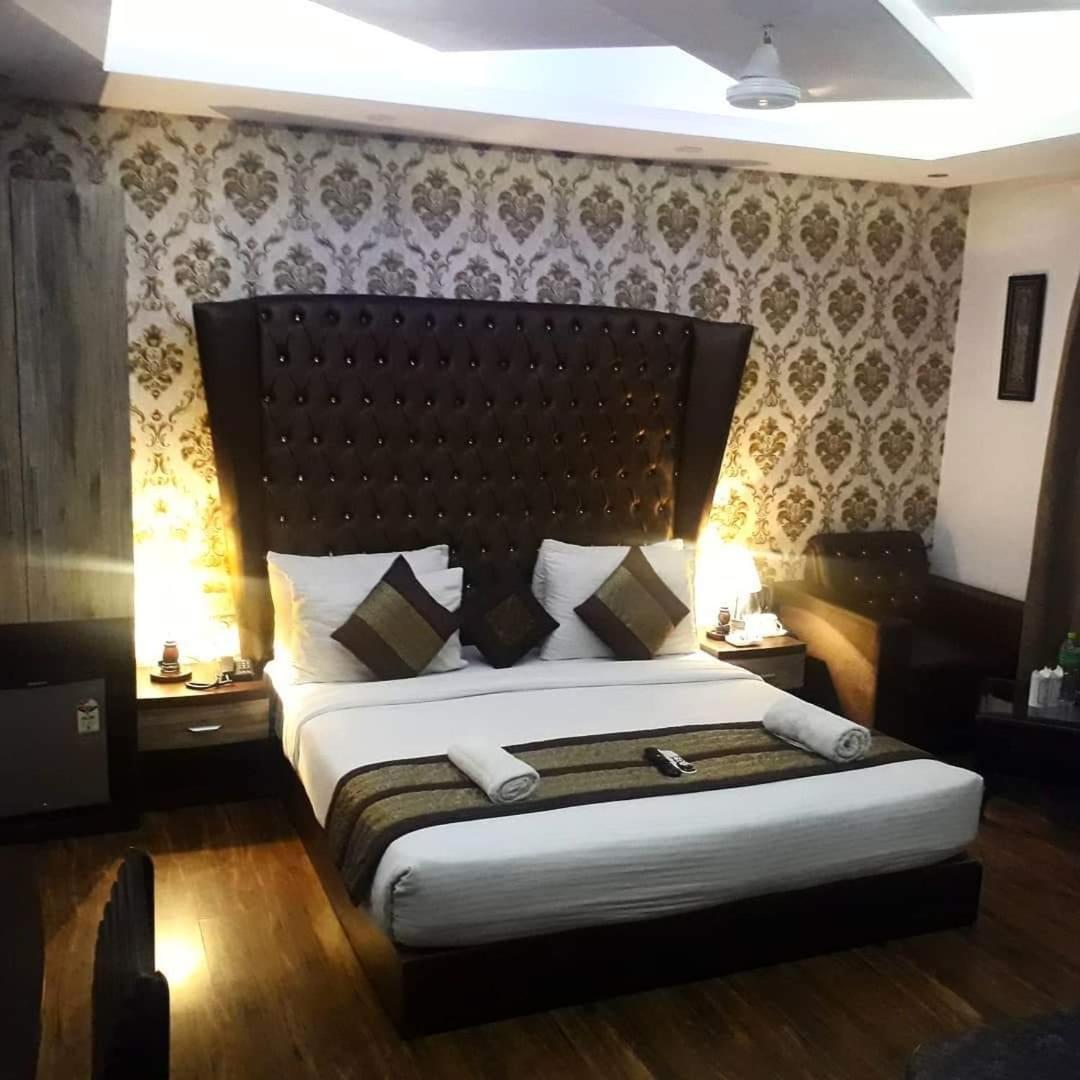 Hotel Waterfall Δελχί Εξωτερικό φωτογραφία