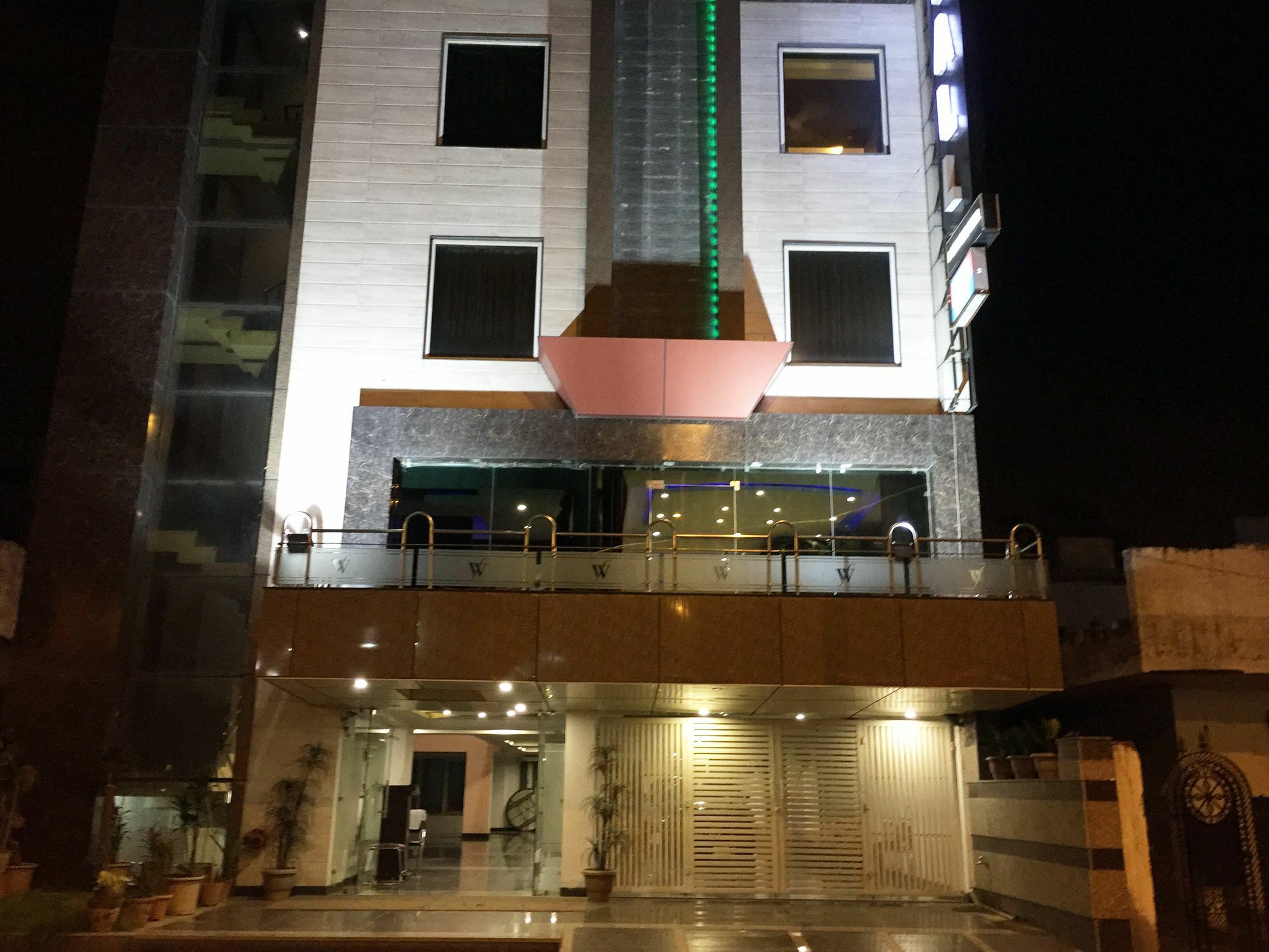 Hotel Waterfall Δελχί Εξωτερικό φωτογραφία