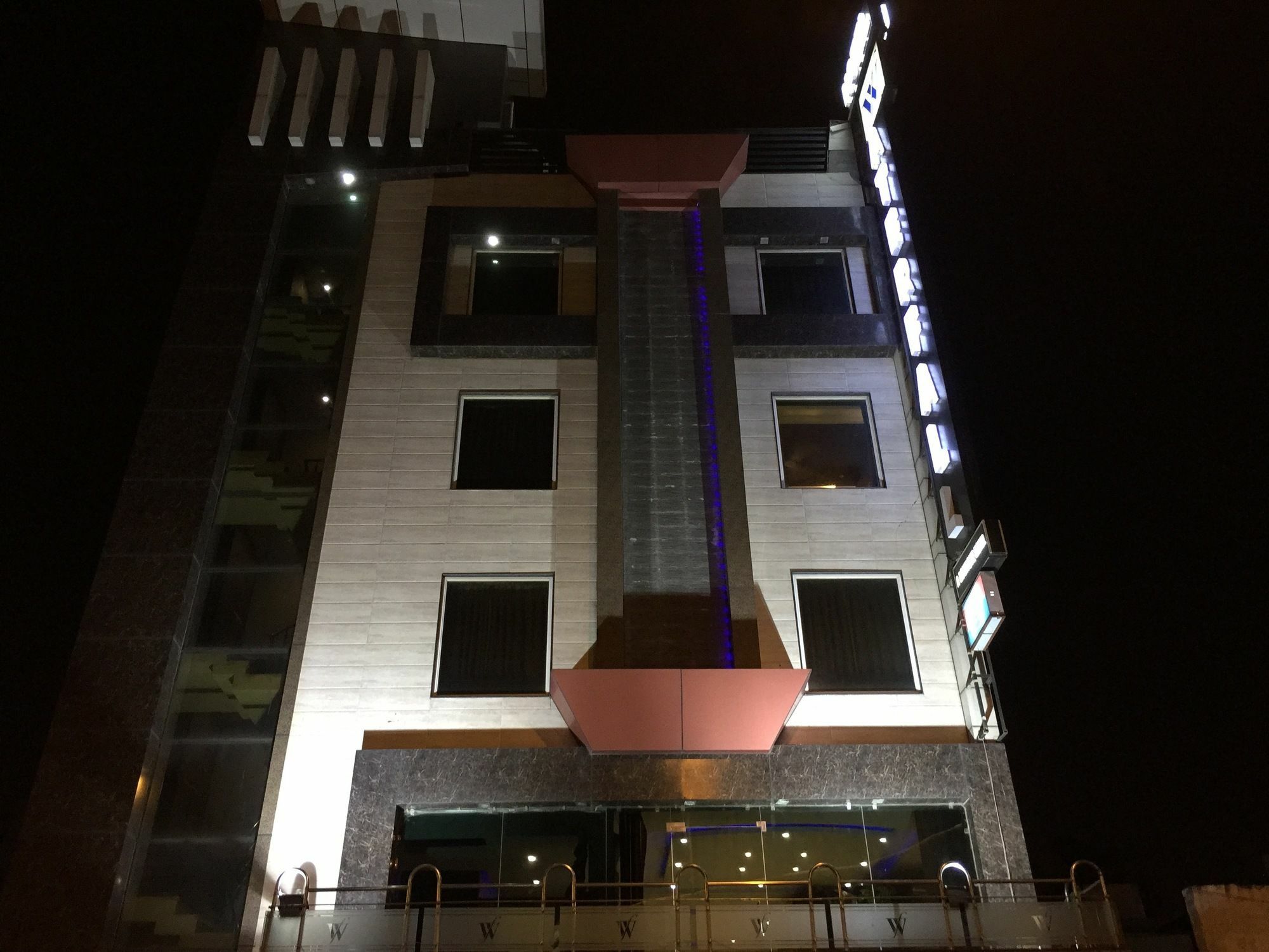 Hotel Waterfall Δελχί Εξωτερικό φωτογραφία