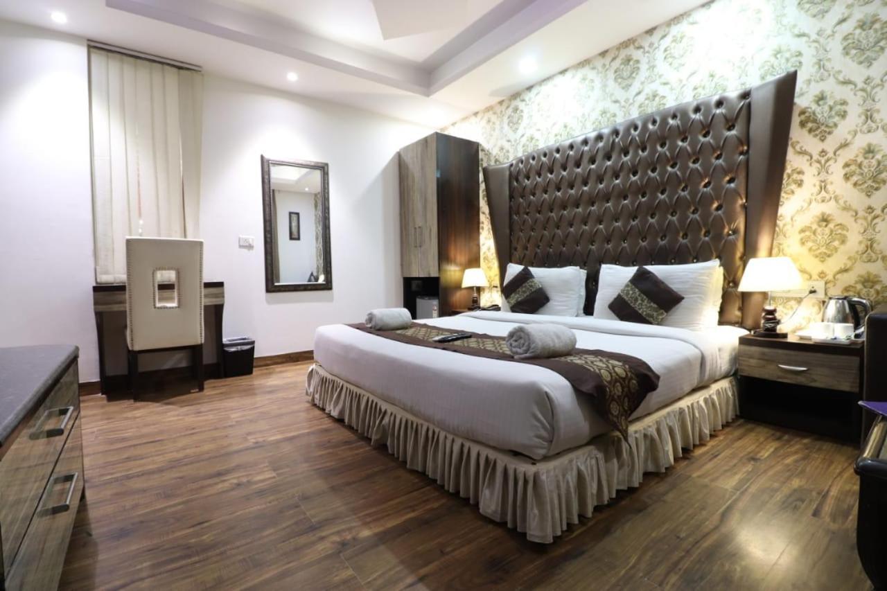 Hotel Waterfall Δελχί Εξωτερικό φωτογραφία