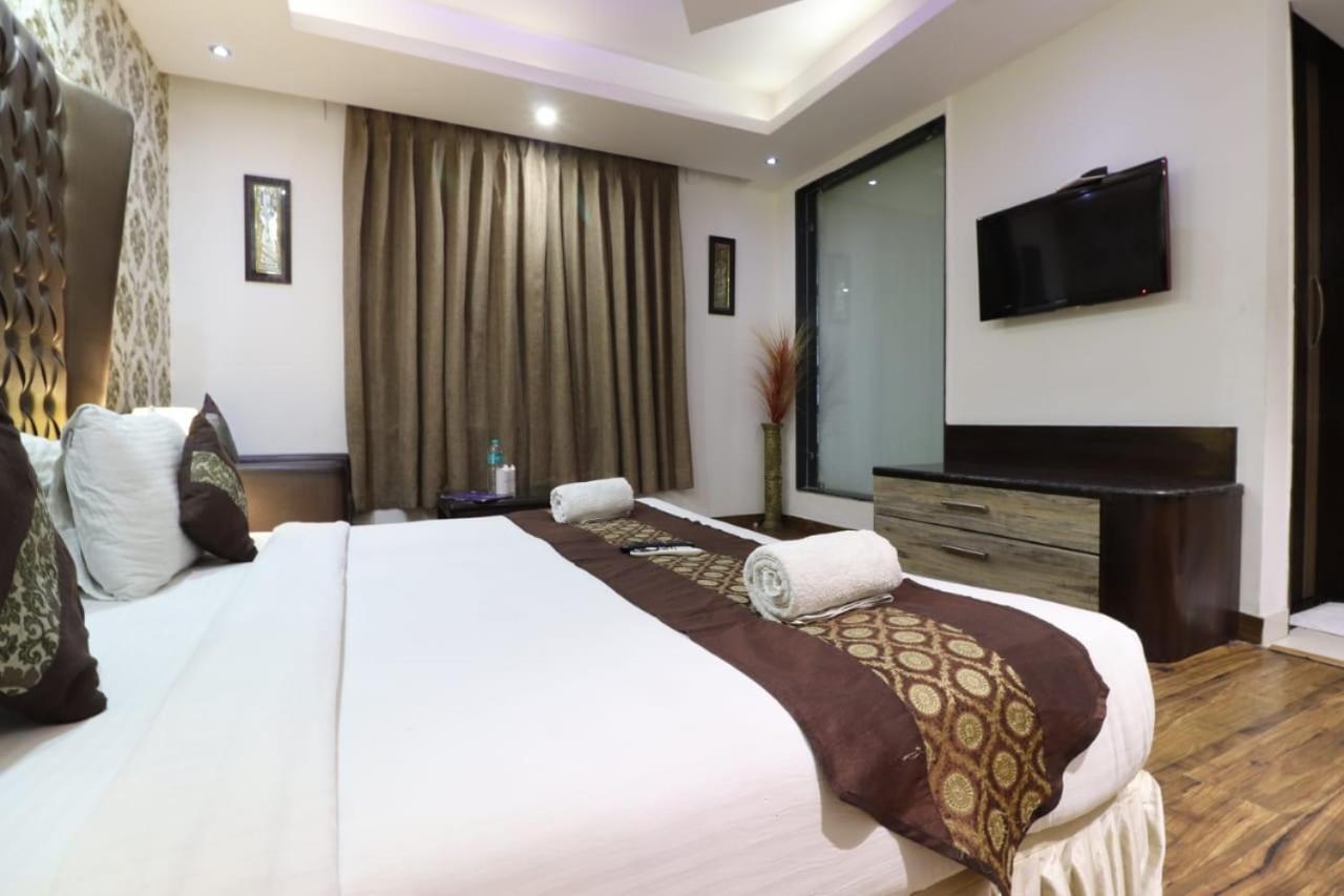 Hotel Waterfall Δελχί Εξωτερικό φωτογραφία