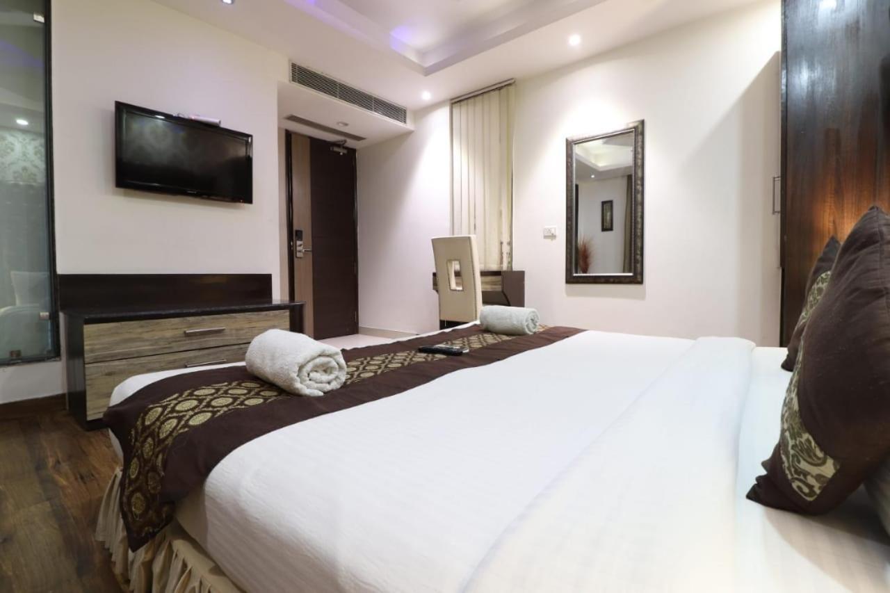Hotel Waterfall Δελχί Εξωτερικό φωτογραφία