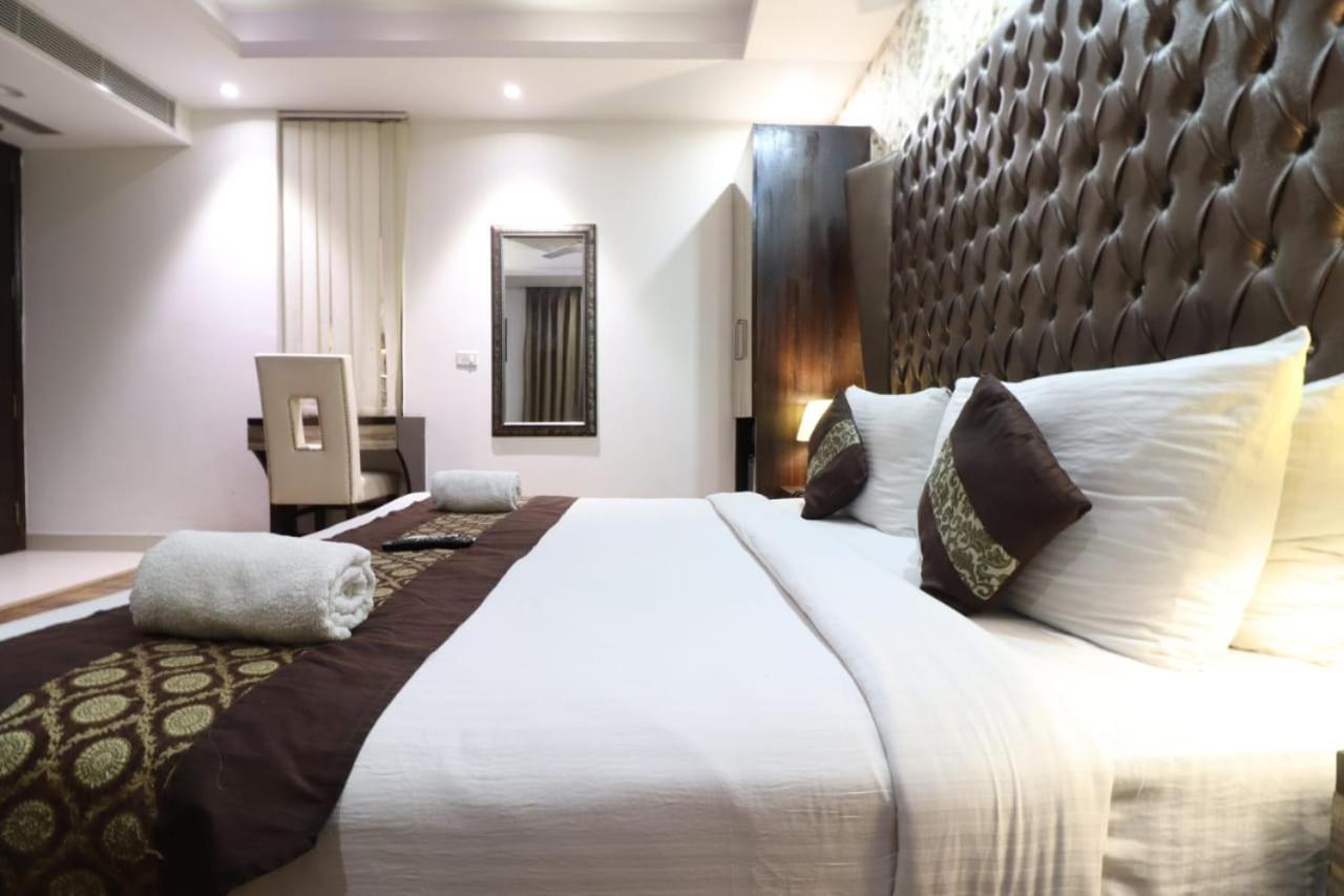 Hotel Waterfall Δελχί Εξωτερικό φωτογραφία